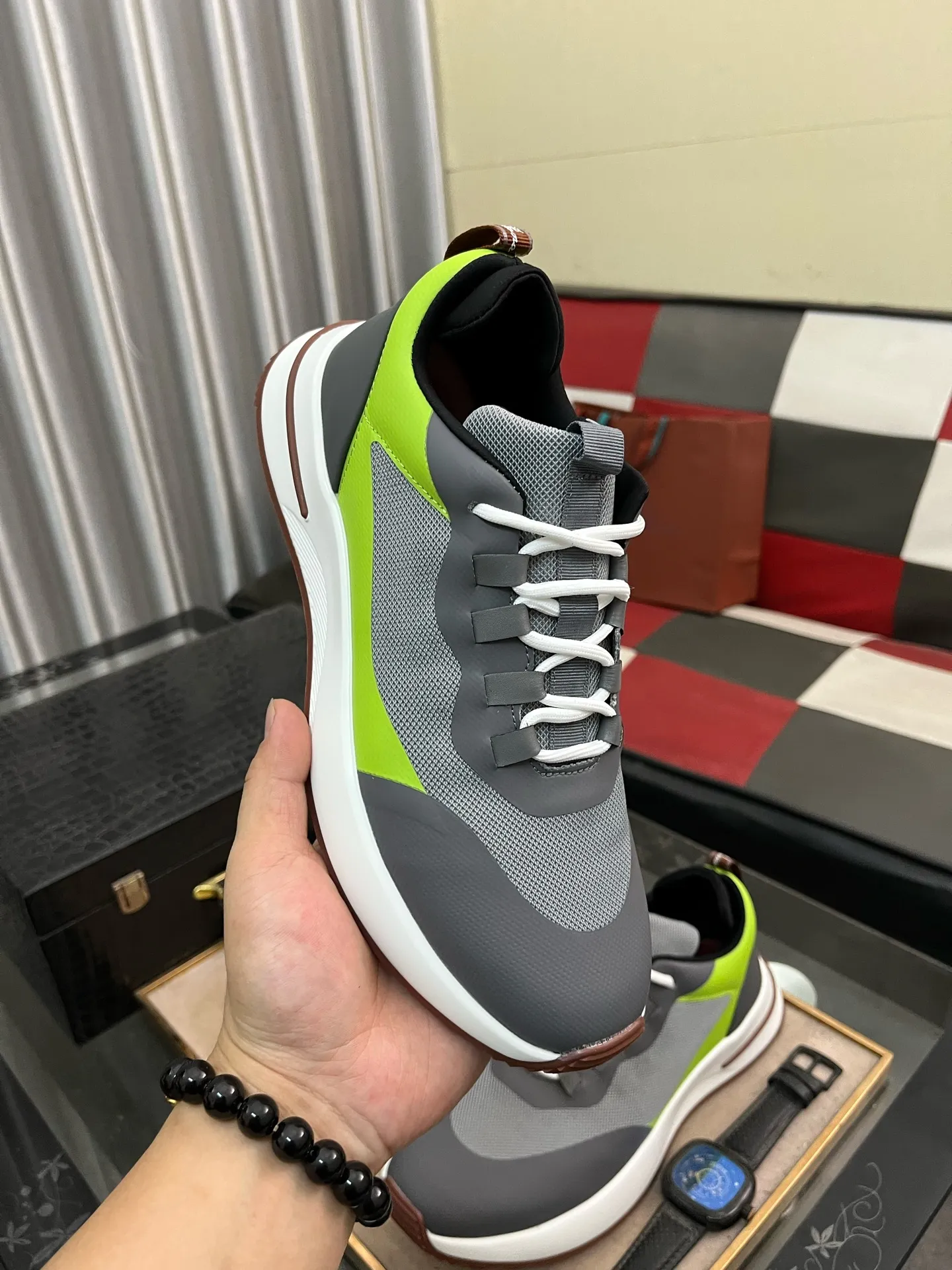 Men's men's shoes💰560⌚️⌚️LoroPiana/Noyo Piana WeekendWalk men's new thick-soled sports shoes, LP lace-up casual shoes that are as comfortable as clouds! The upper is made of cowhide leather, highlighting the sporty style. The lightweight sole adds a touch of modernity to the shoe. Counter original box packaging with dust bag!  Size: 38-449️⃣Colors available